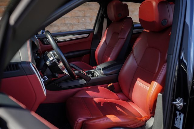 Used 2023 Porsche Cayenne Platinum Edition image 21