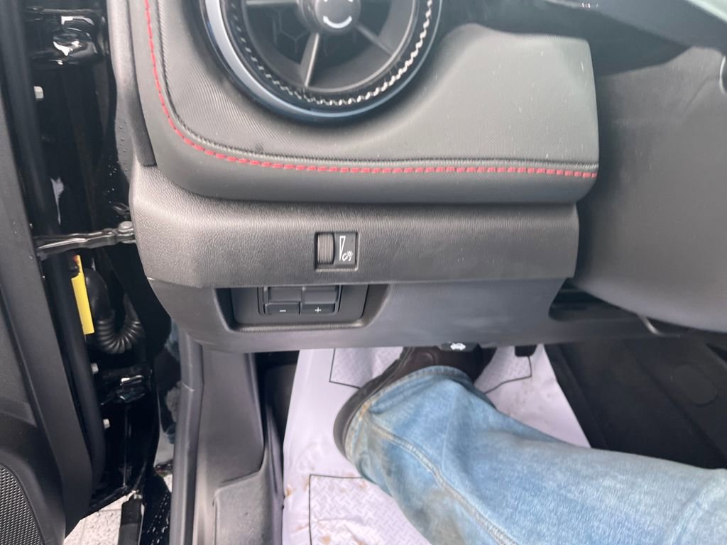 Used 2025 Chevrolet Colorado Z71 image 13