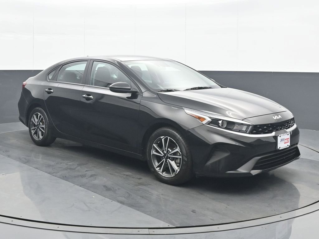 Used 2023 Kia Forte LXS image 9