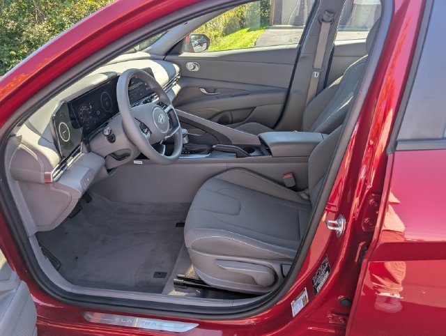 Certified 2024 Hyundai Elantra SEL FWD image 11