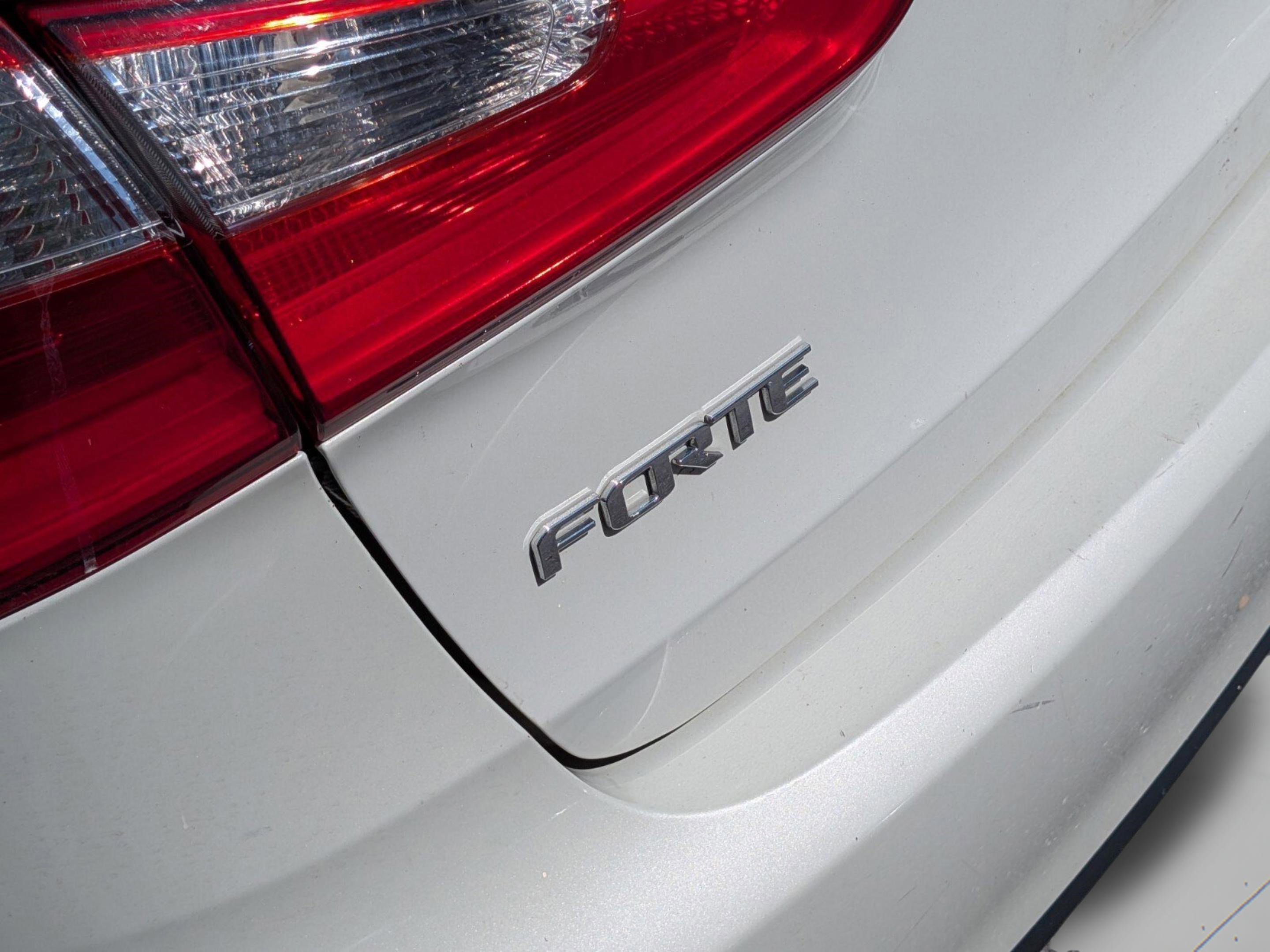 Used 2015 Kia Forte LX FWD image 18