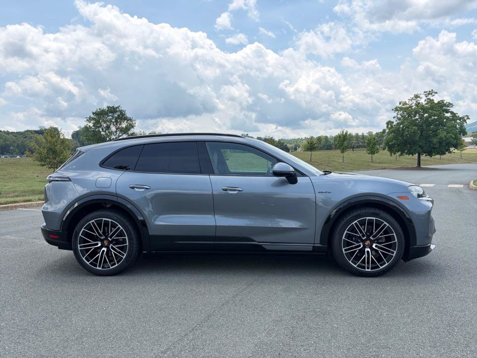 New 2026 Porsche Cayenne Electric AWD/4WD image 8