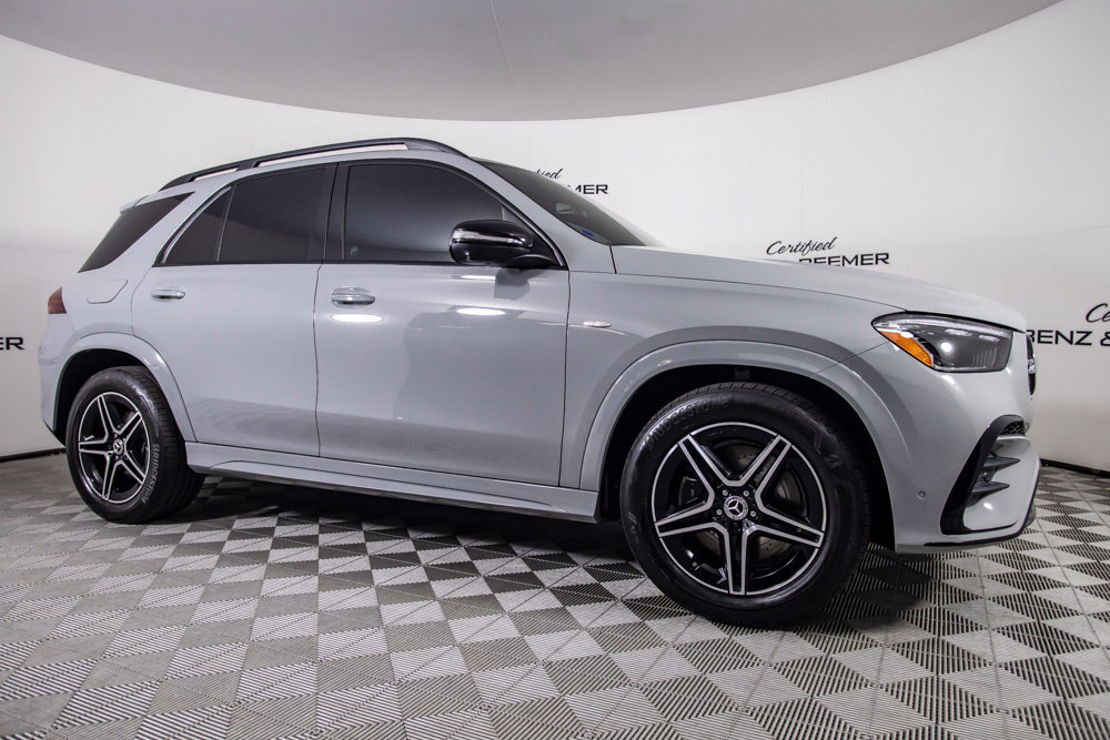 Used 2025 Mercedes-Benz GLE 450e 4MATIC w/ AMG Line Exterior image 2