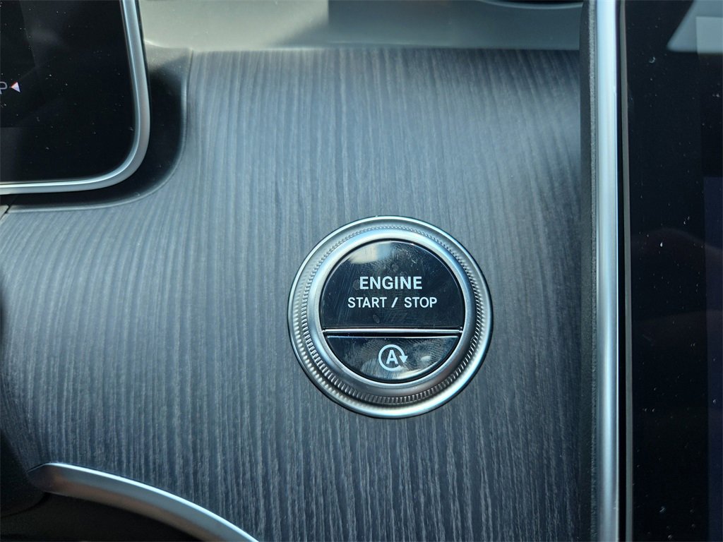 New 2025 Mercedes-Benz C 300 4MATIC Sedan image 25