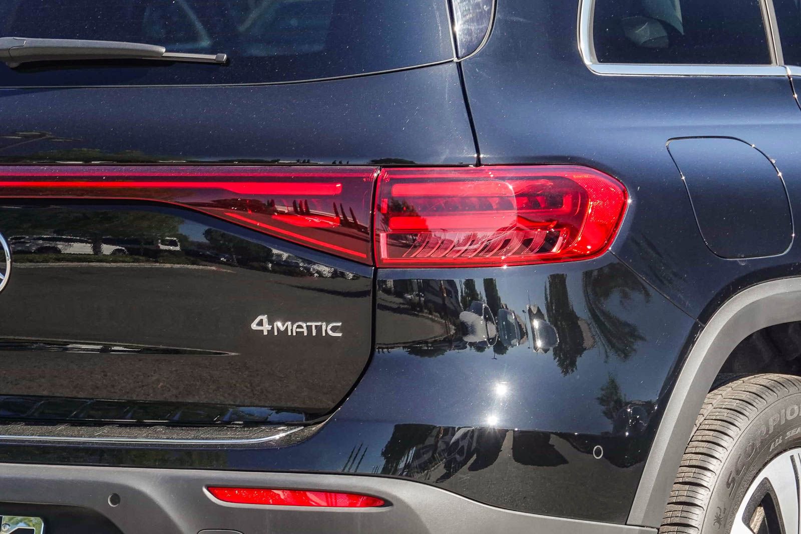 Used 2024 Mercedes-Benz EQB 300 4MATIC image 8