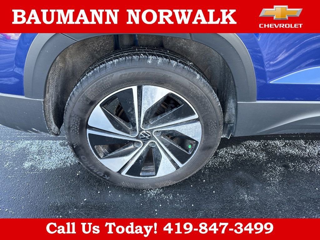 Used 2024 Volkswagen Taos SE w/ Panoramic Sunroof Package AWD/4WD image 16