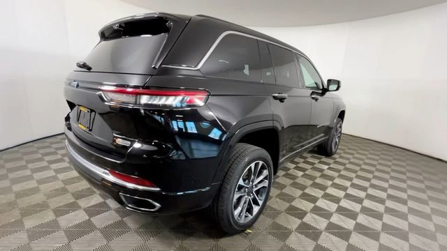 Used 2023 Jeep Grand Cherokee Overland w/ Luxury Tech Group IV AWD/4WD image 4