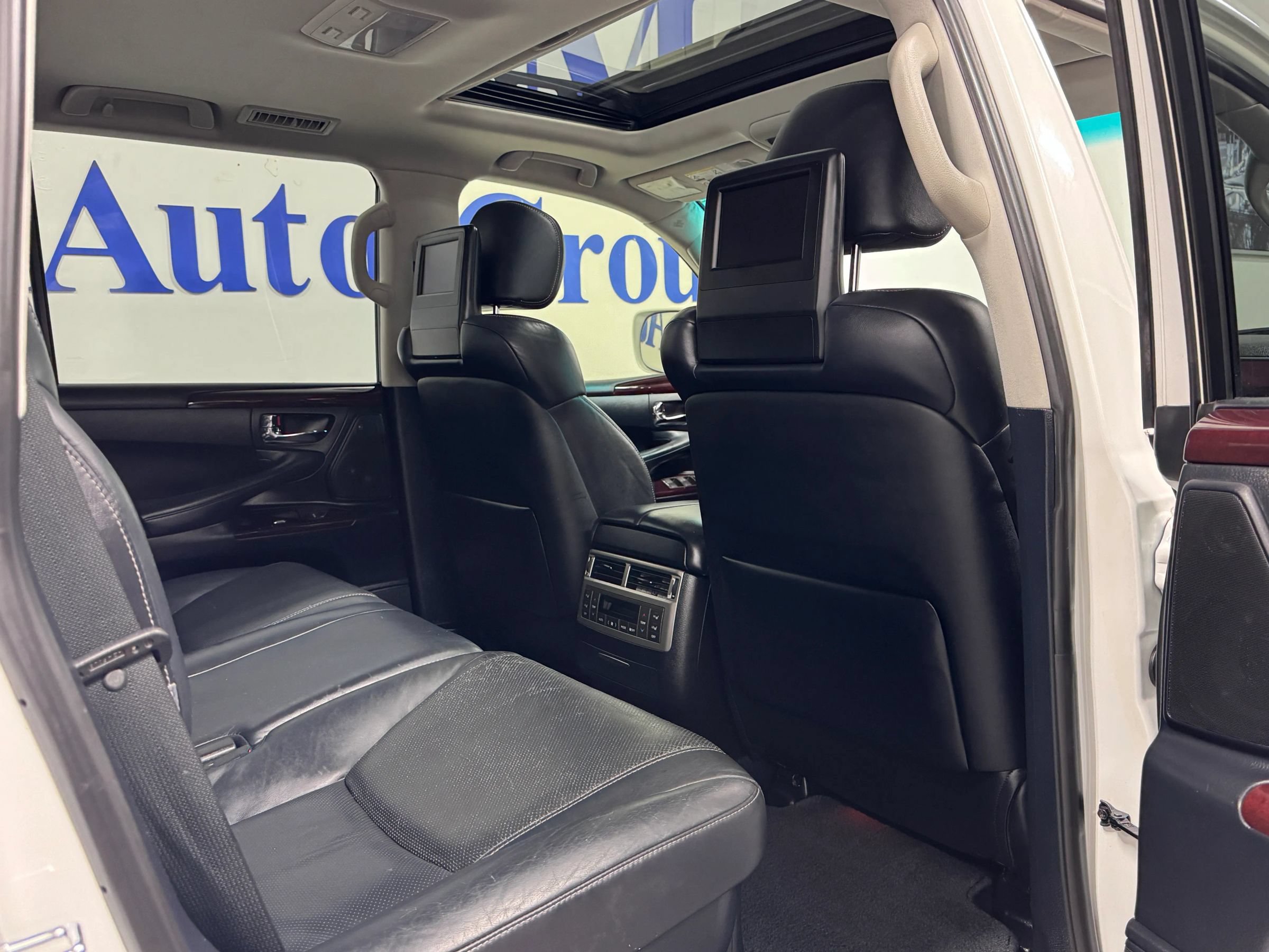 Used 2015 Lexus LX 570 4WD image 18