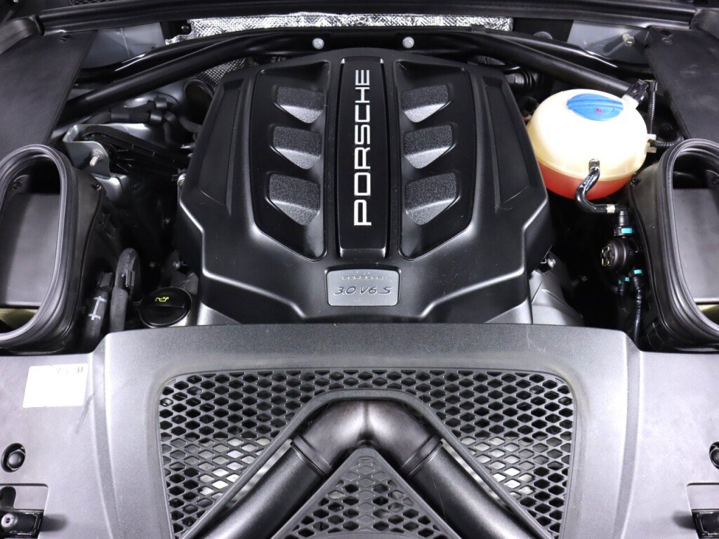 Used 2017 Porsche Macan S image 48