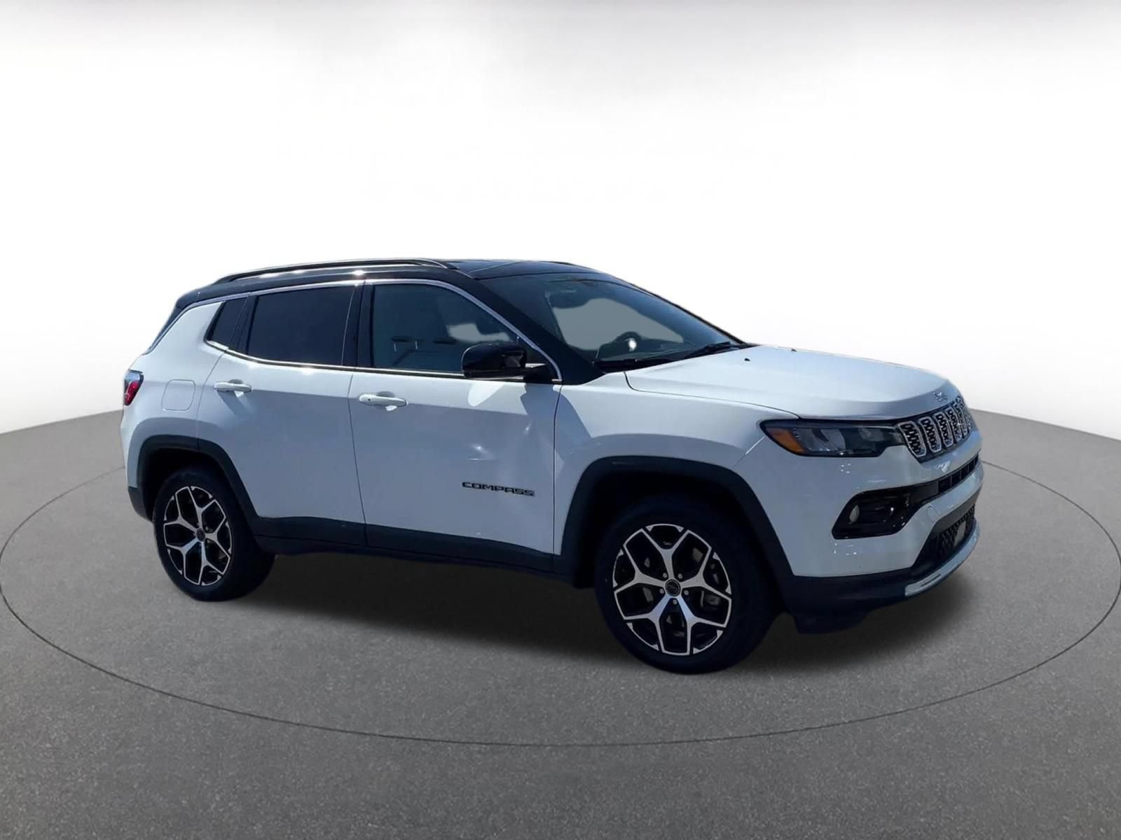Used 2025 Jeep Compass Limited AWD/4WD image 2