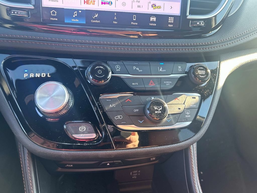 New 2026 Chrysler Pacifica Pinnacle AWD/4WD image 9