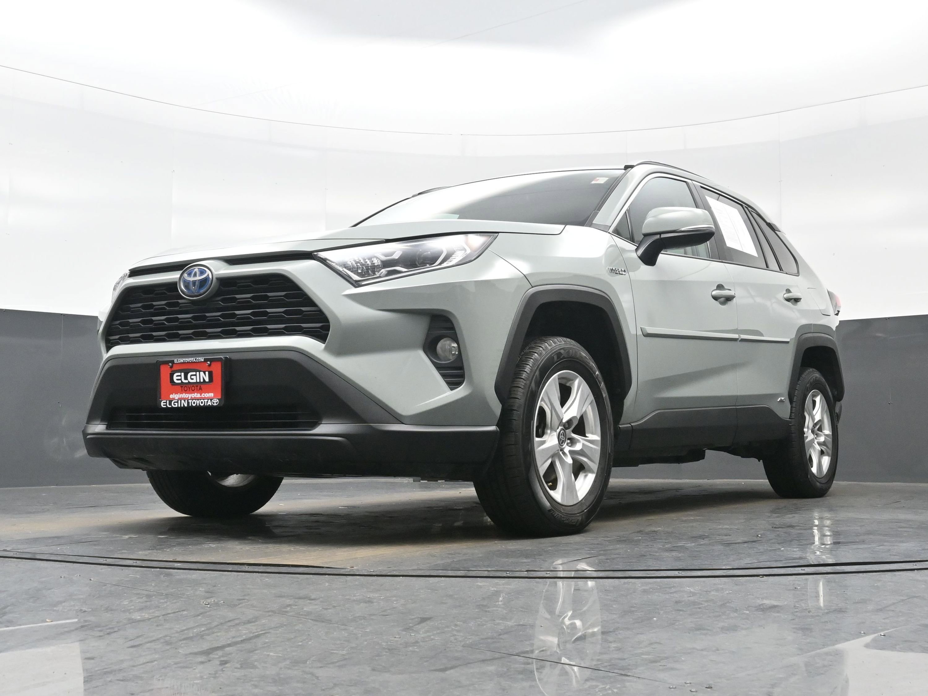 Used 2021 Toyota RAV4 XLE w/ Convenience Package image 28
