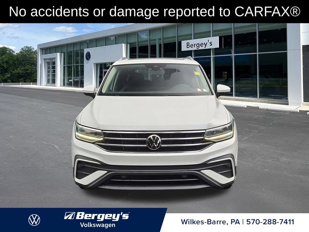 Certified 2023 Volkswagen Tiguan SE w/ Panoramic Sunroof Package FWD image 2