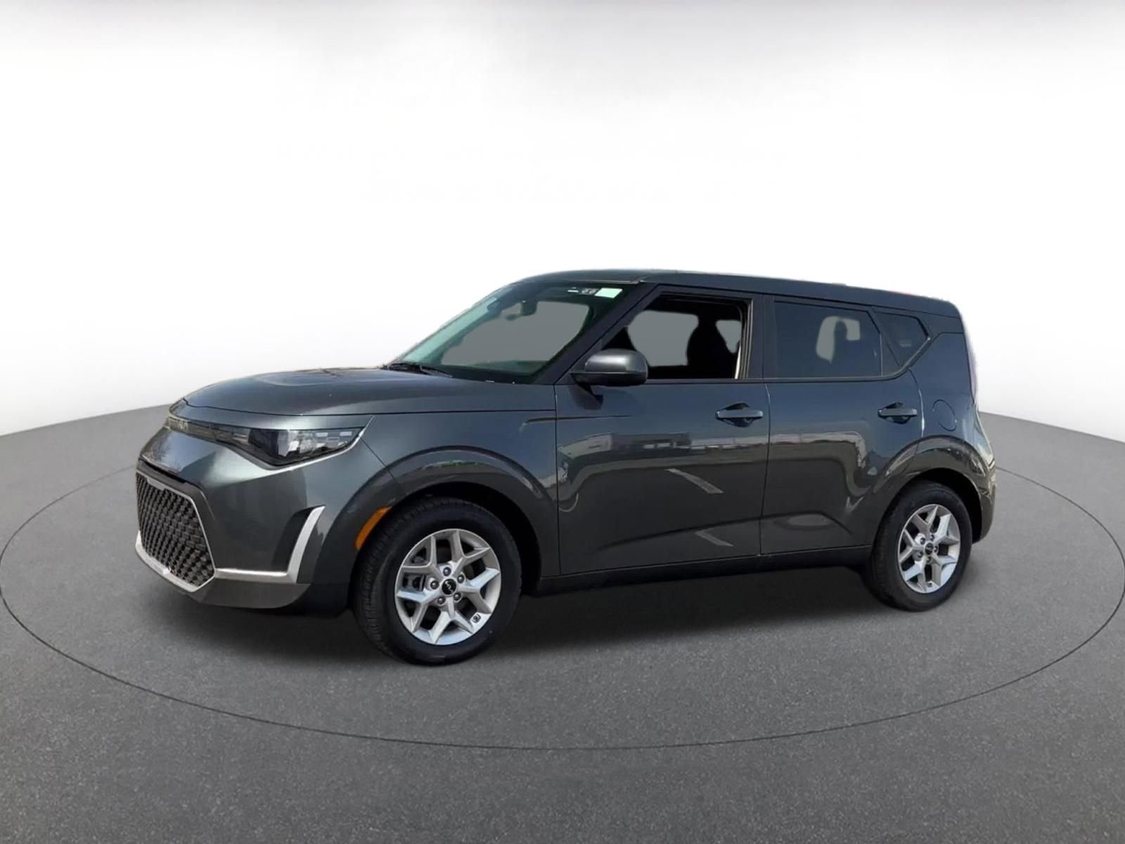 Used 2025 Kia Soul LX w/ LX Technology Package FWD image 8