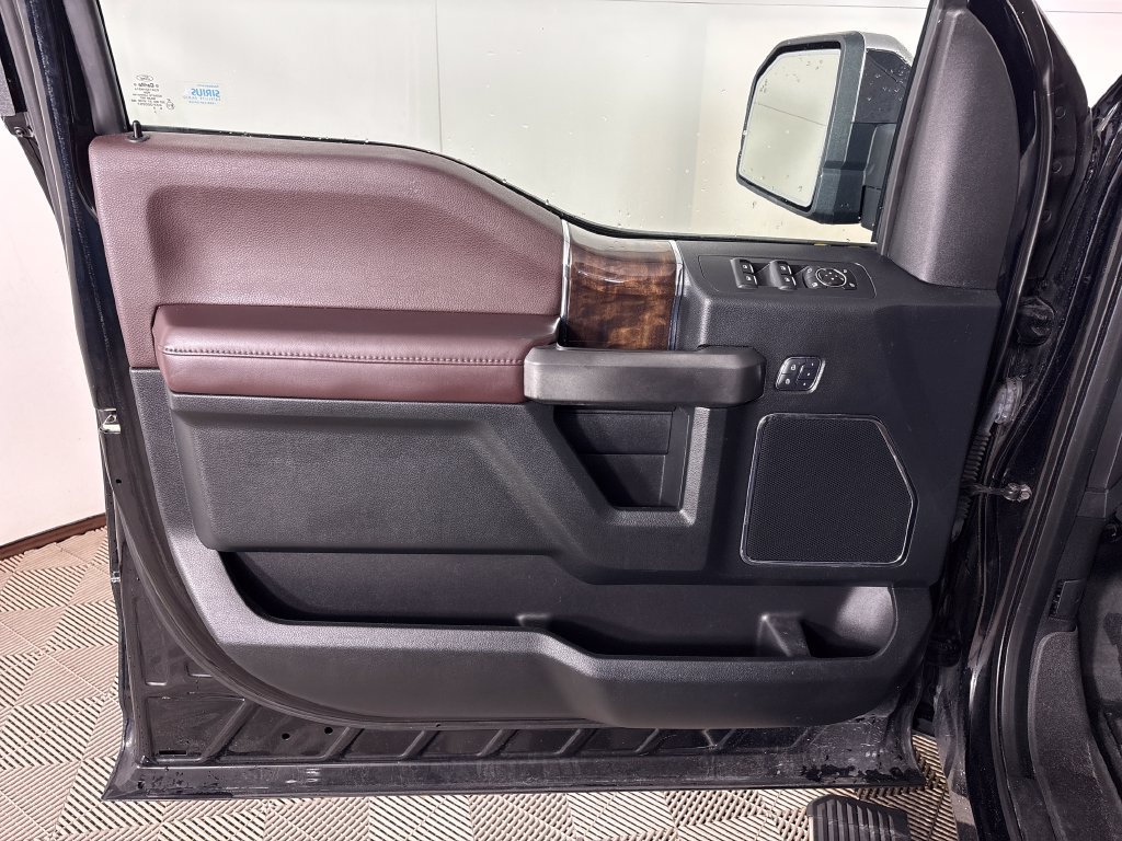 Used 2016 Ford F150 Platinum w/ Equipment Group 701A Luxury AWD/4WD image 27