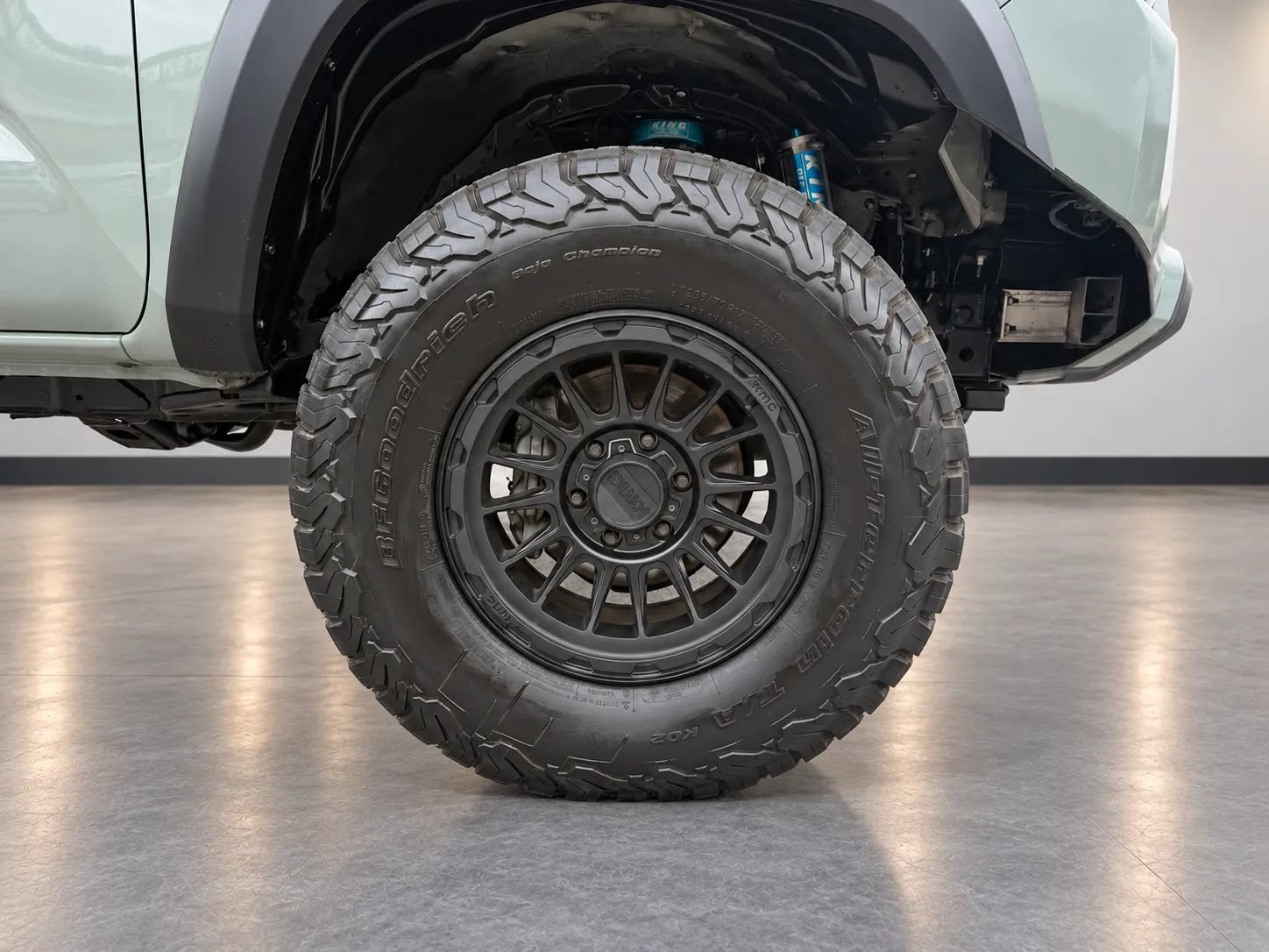 Used 2022 Toyota Tacoma TRD Off-Road w/ TRD Premium Off Road Package AWD/4WD image 26