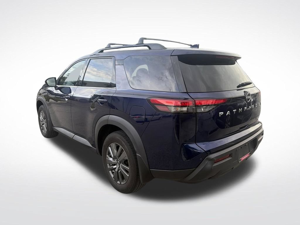 Used 2024 Nissan Pathfinder SV FWD image 4
