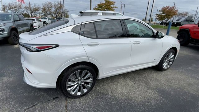 New 2025 Buick Envista Avenir image 2
