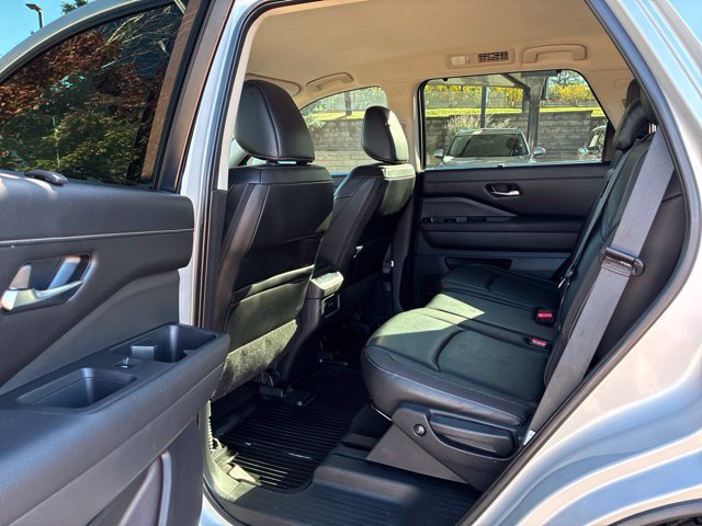 Certified 2024 Nissan Pathfinder SL w/ Black Appearance Package AWD/4WD image 20