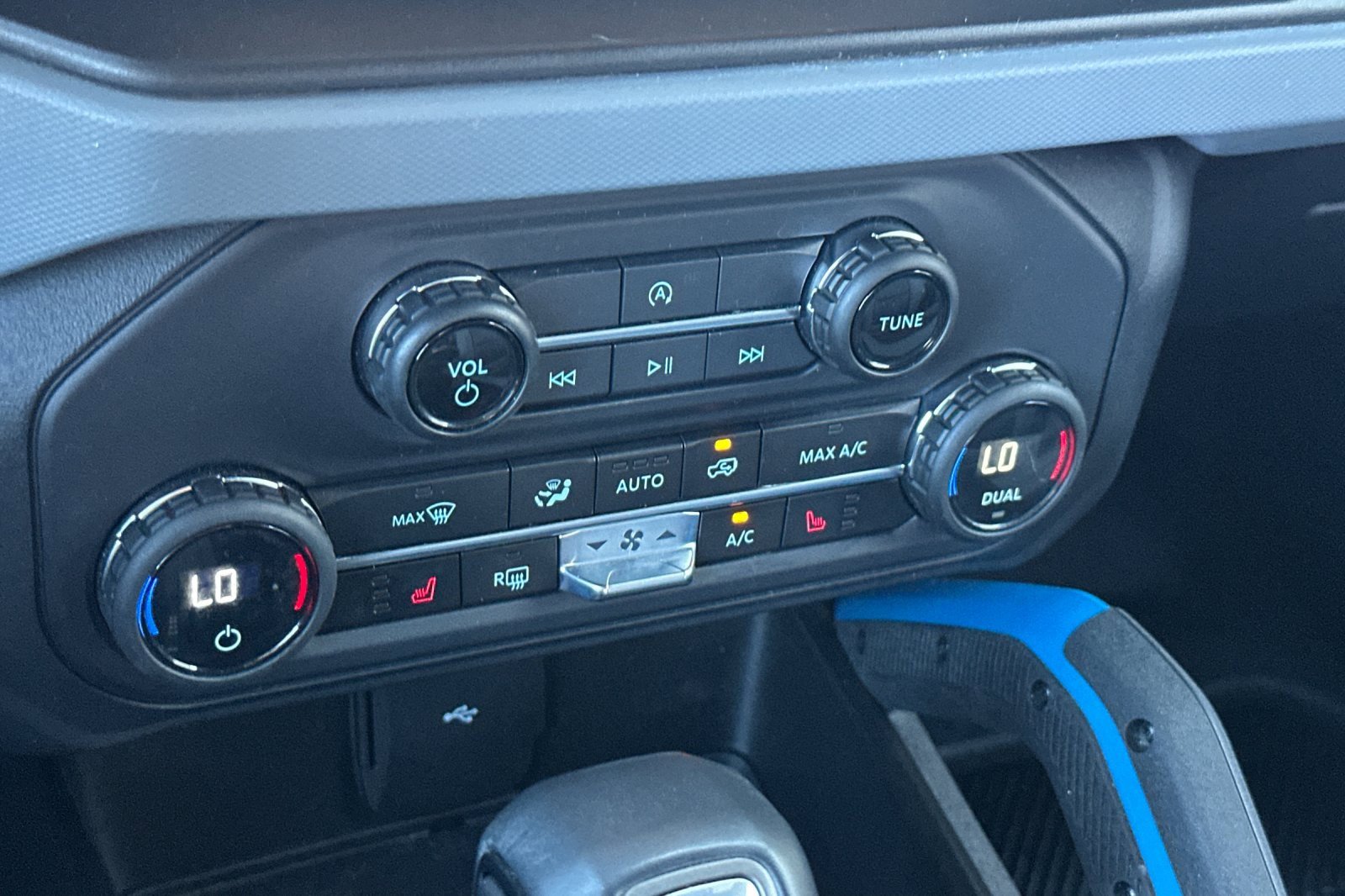 Used 2023 Ford Bronco Black Diamond w/ Sasquatch Package image 21