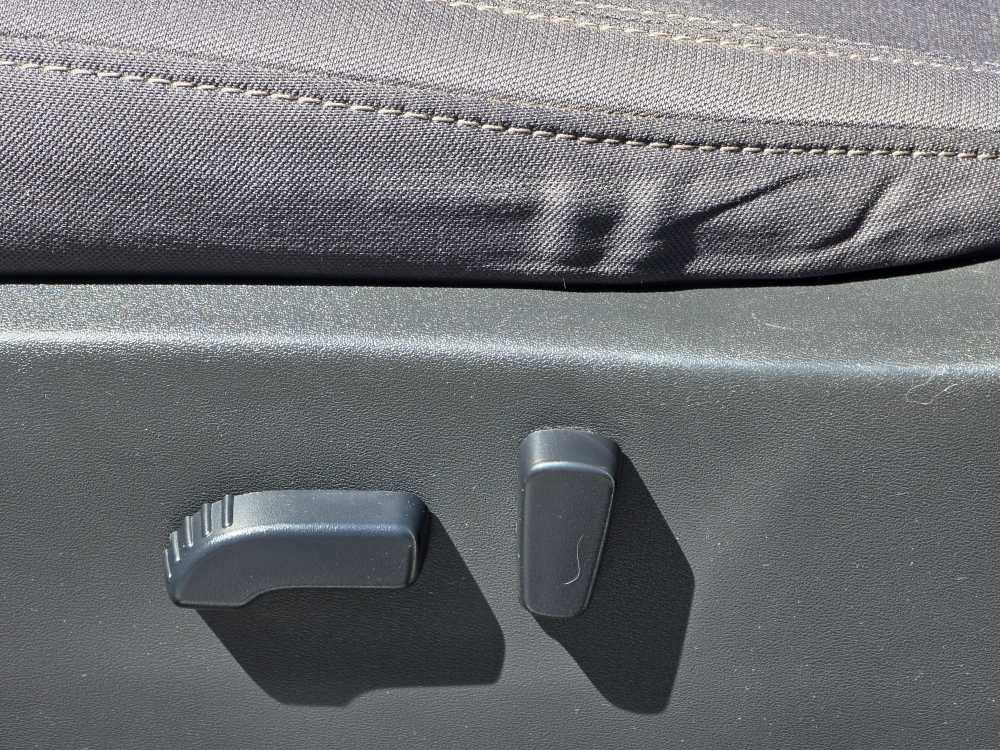 Used 2023 Nissan Frontier SV w/ SV Convenience Package RWD image 18