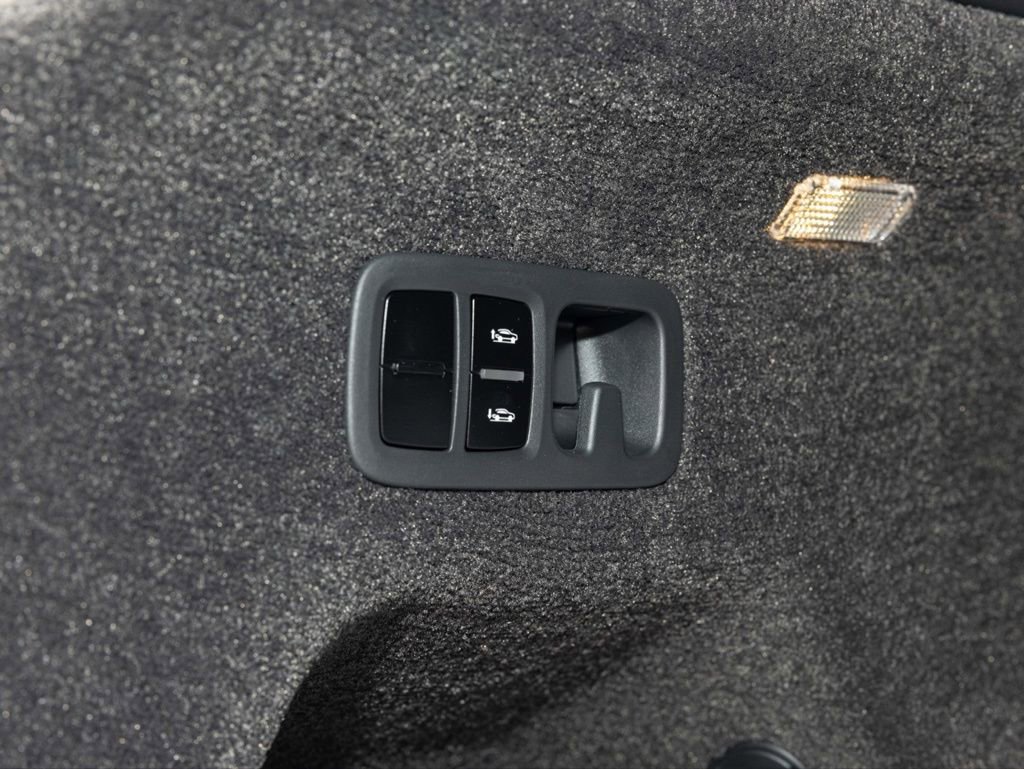 Certified 2025 Bentley Bentayga AWD/4WD image 64