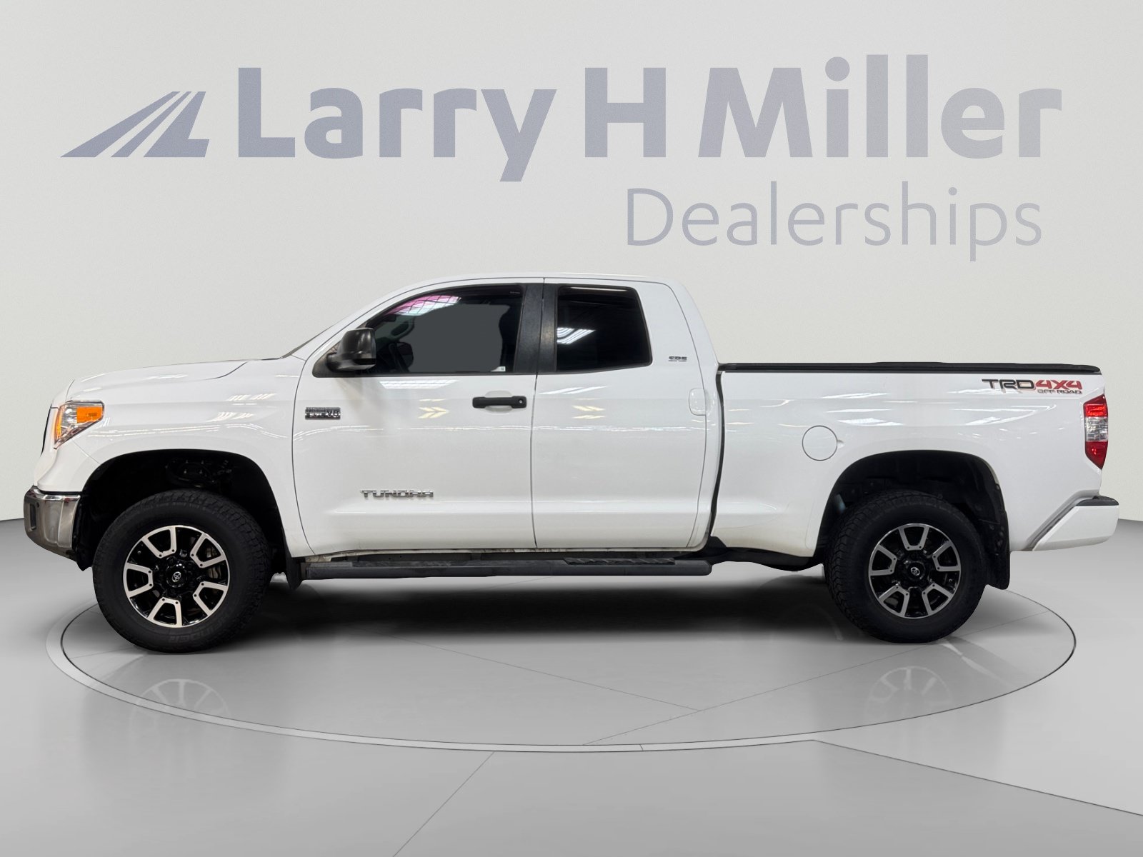 Used 2016 Toyota Tundra SR5 w/ TRD Off Road Package AWD/4WD image 2
