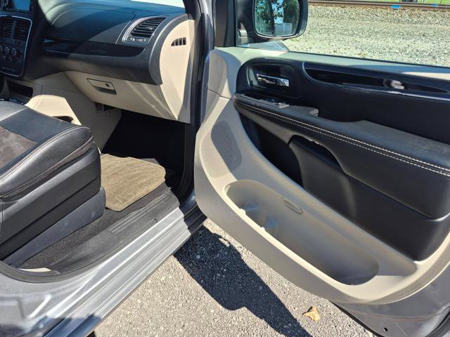 Used 2019 Dodge Grand Caravan SXT FWD image 11