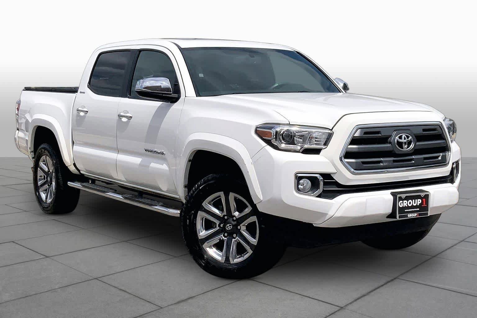 Used 2017 Toyota Tacoma Limited w/ Tow Package RWD image 3