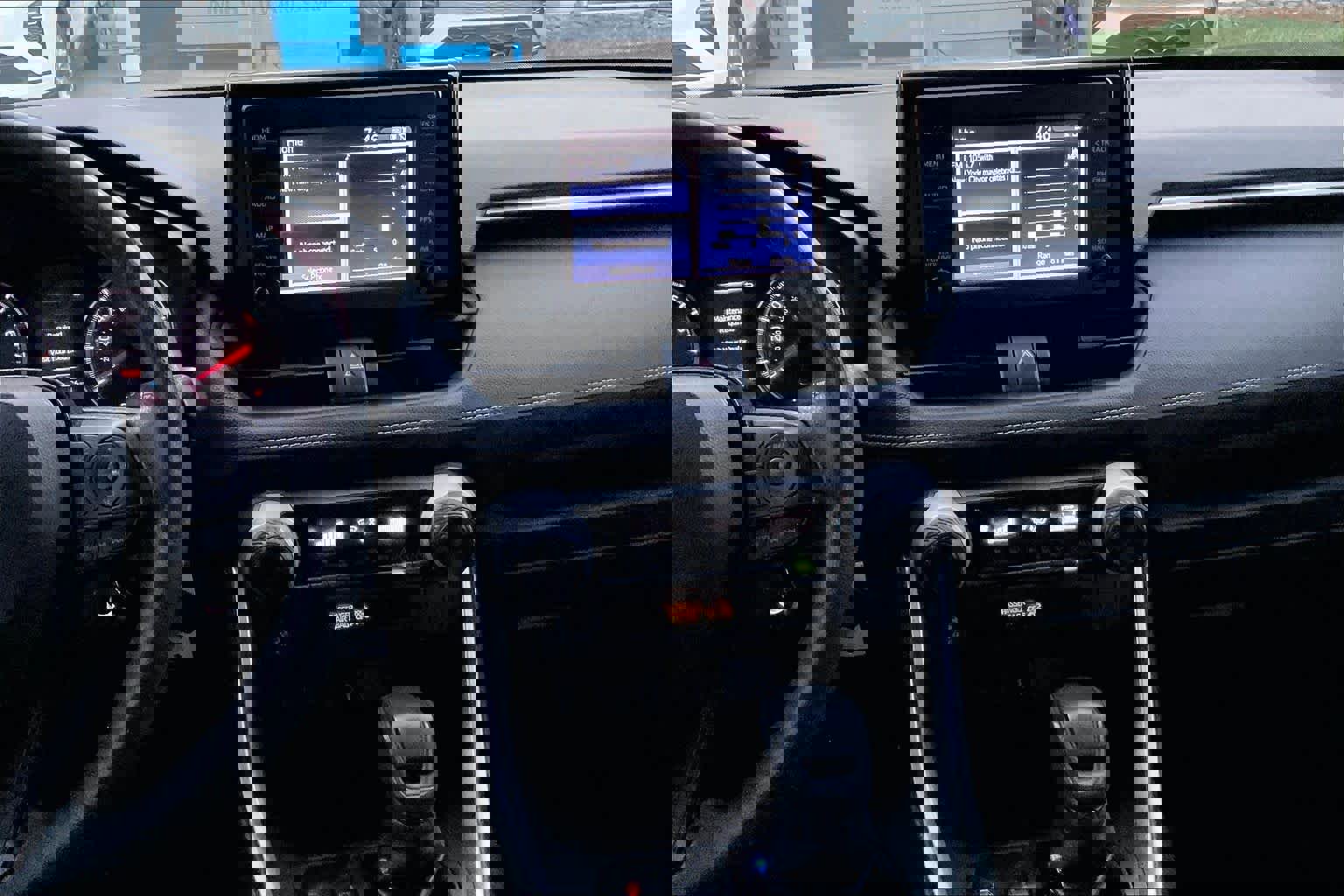 Used 2019 Toyota RAV4 LE image 8