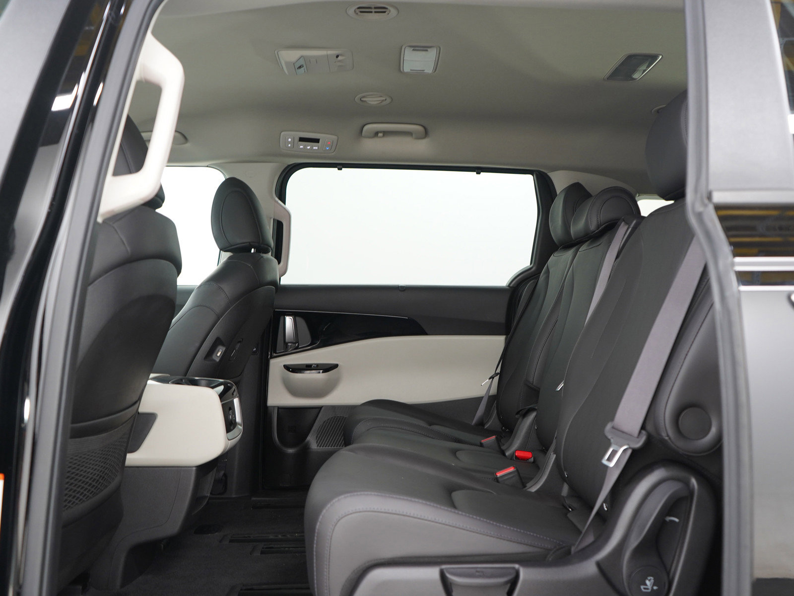 Used 2022 Kia Carnival EX image 20