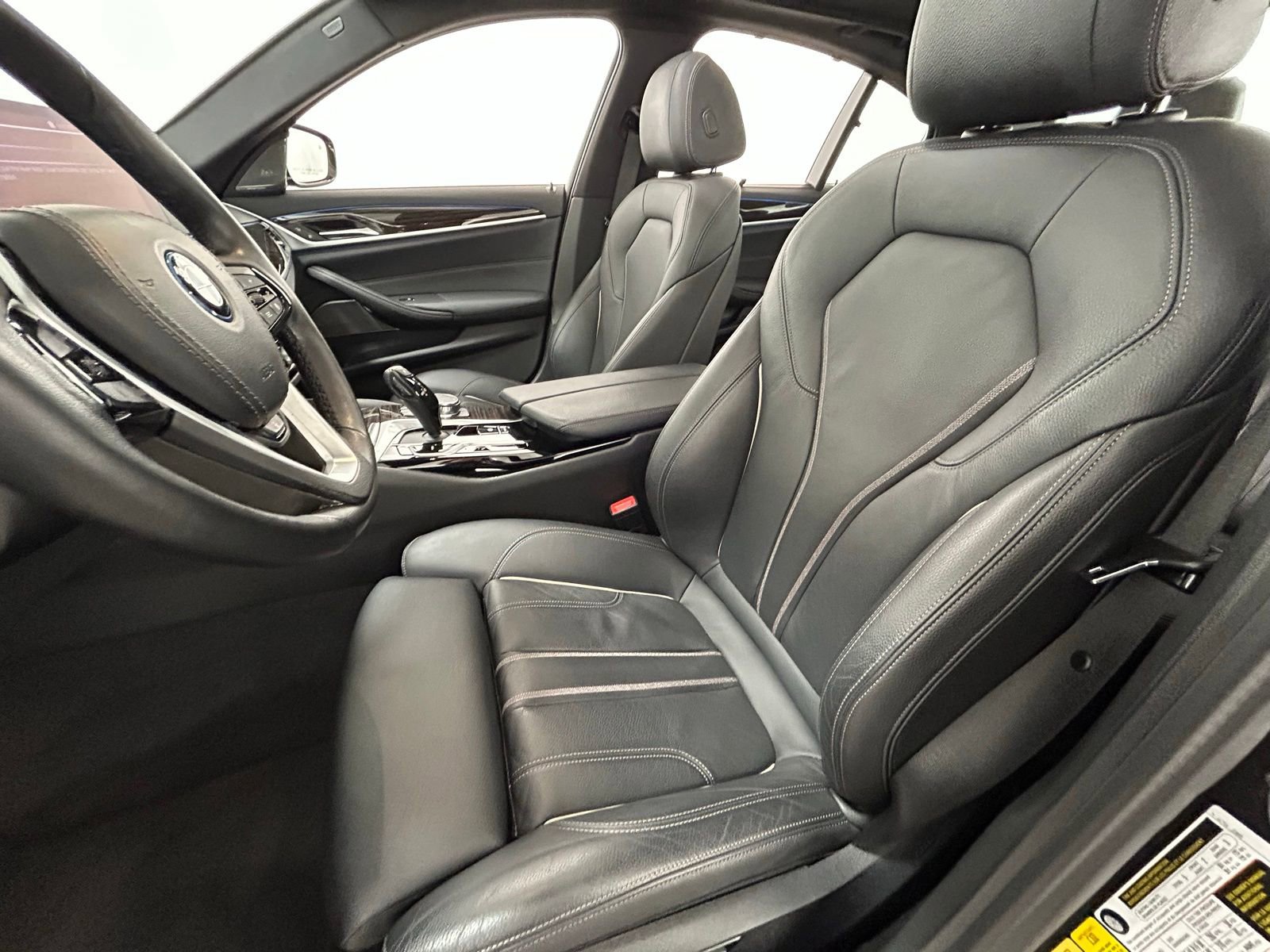 Used 2023 BMW 530e xDrive w/ Executive Package image 31