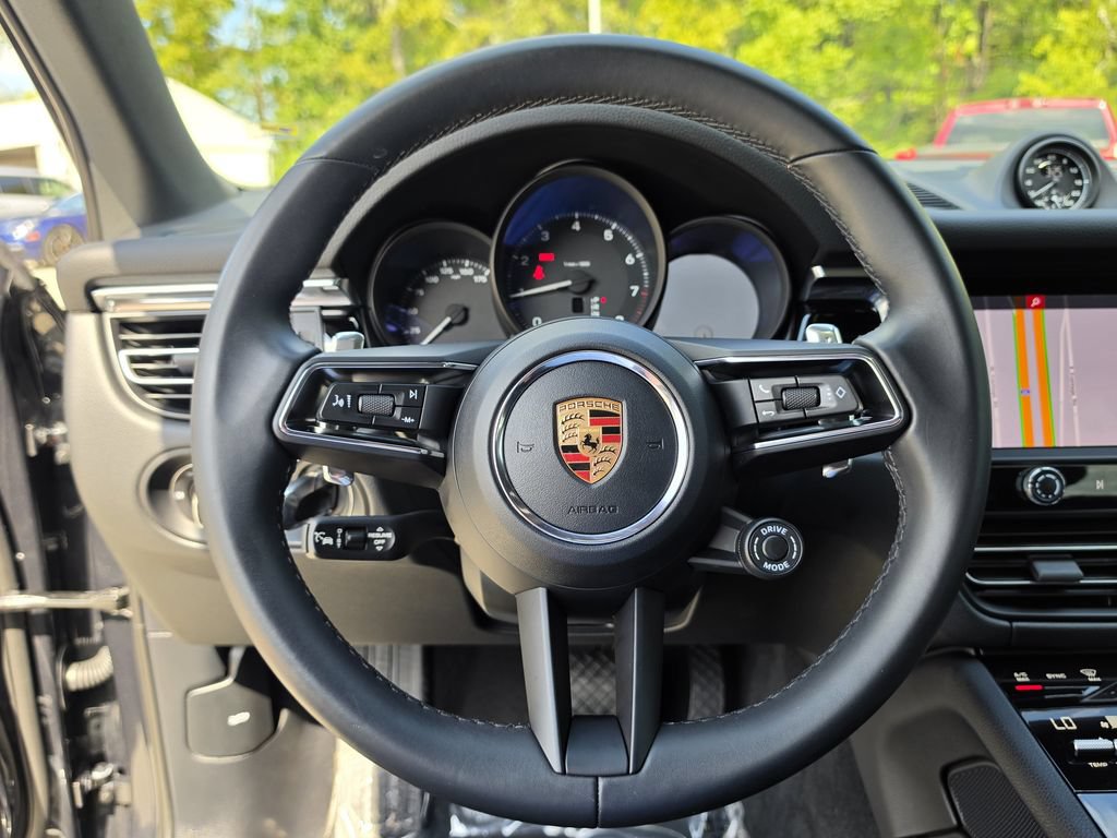 Used 2026 Porsche Macan AWD/4WD image 22