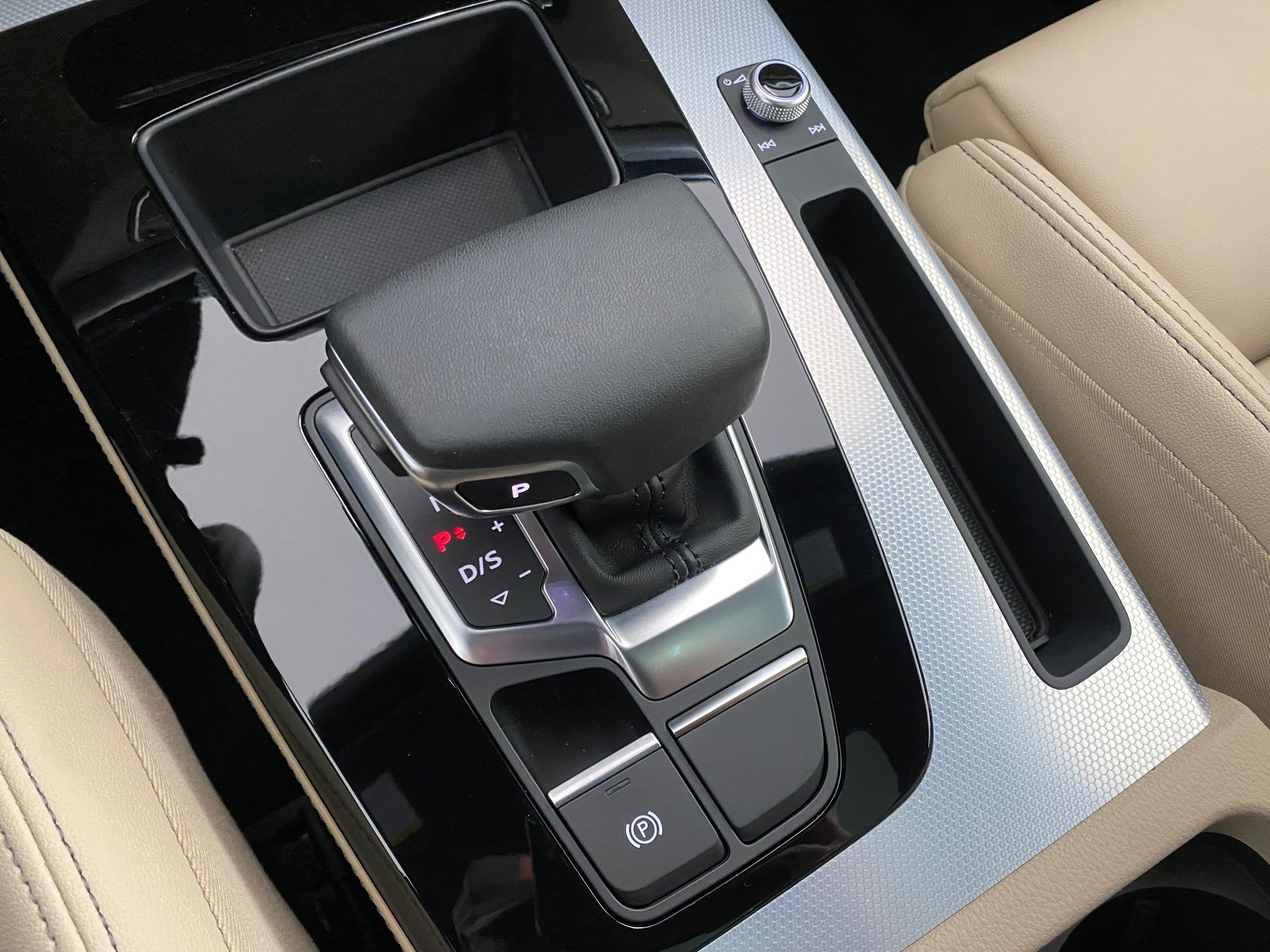 Used 2024 Audi Q5 2.0T Premium Plus w/ Premium Plus Package image 19