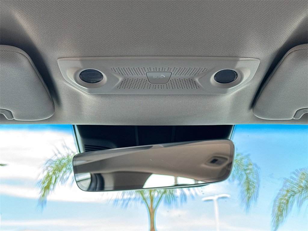 New 2025 VinFast VF 8 Eco image 23