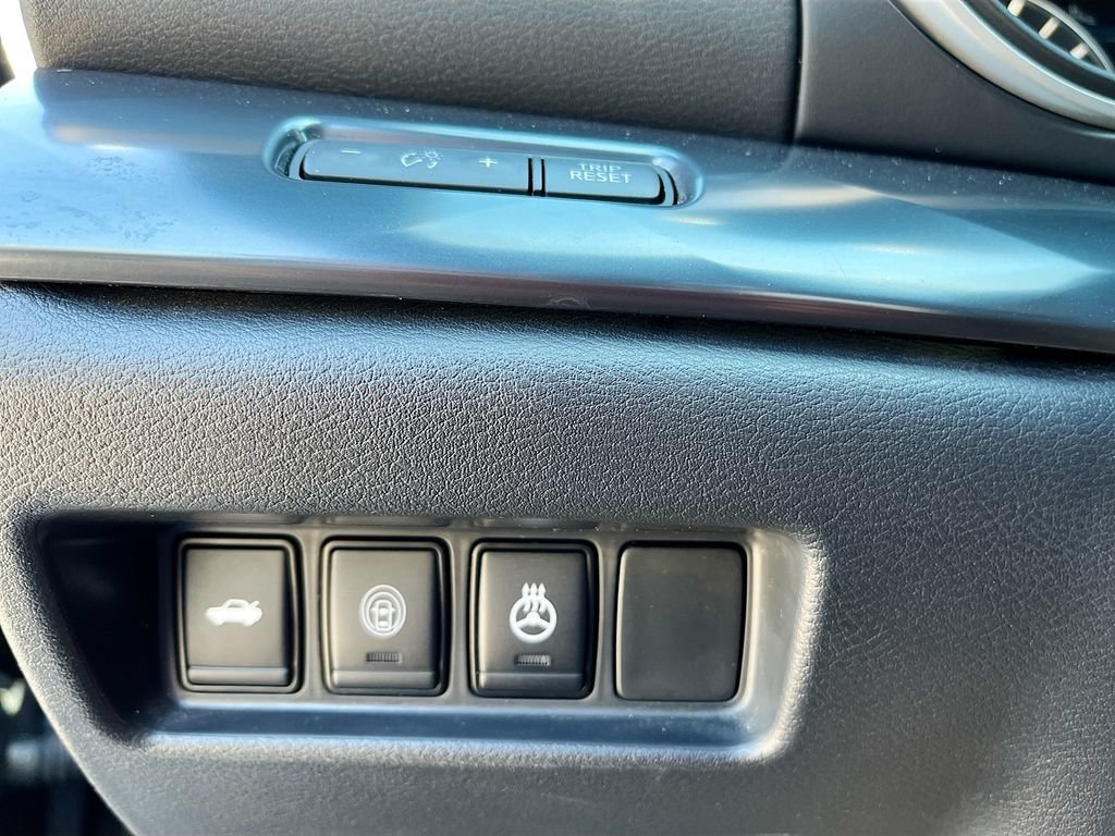 Used 2022 Nissan Maxima SR w/ Sport Mat Group FWD image 10