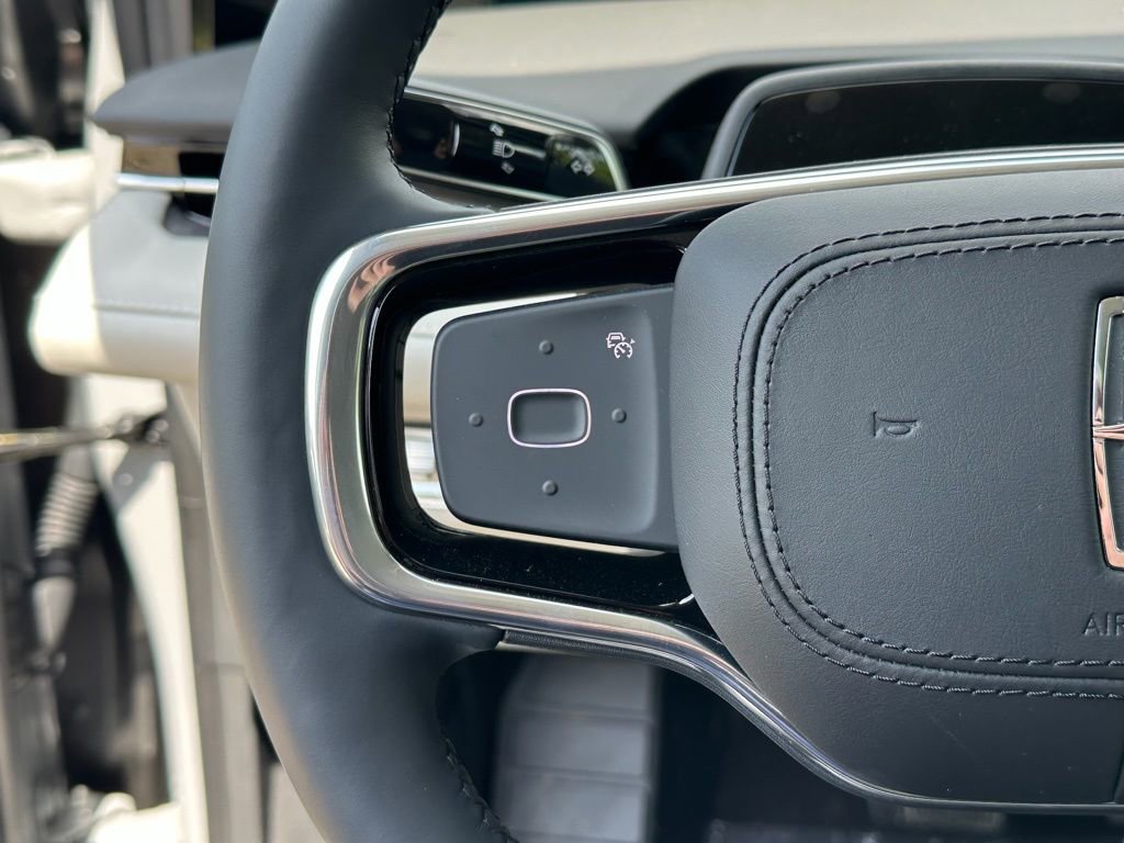 New 2026 Lincoln Nautilus Premier AWD/4WD image 8