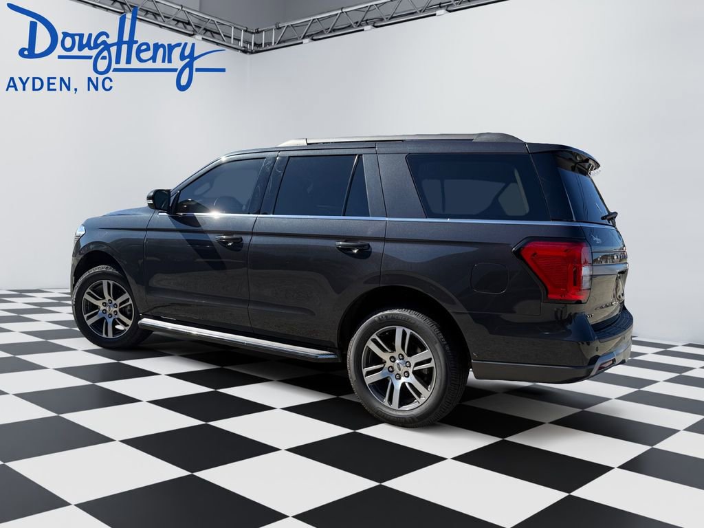 Used 2022 Ford Expedition XLT image 3
