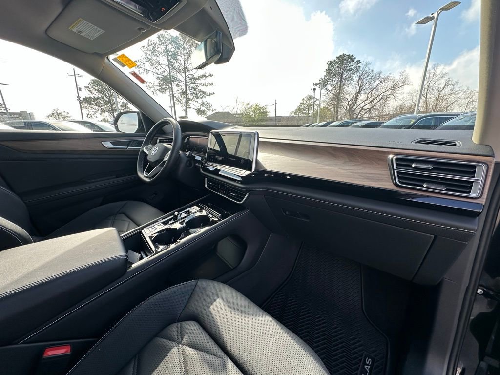 Used 2024 Volkswagen Atlas SE image 32