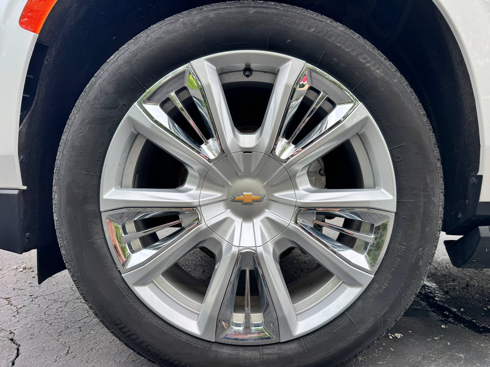 Used 2024 Chevrolet Suburban High Country AWD/4WD image 38