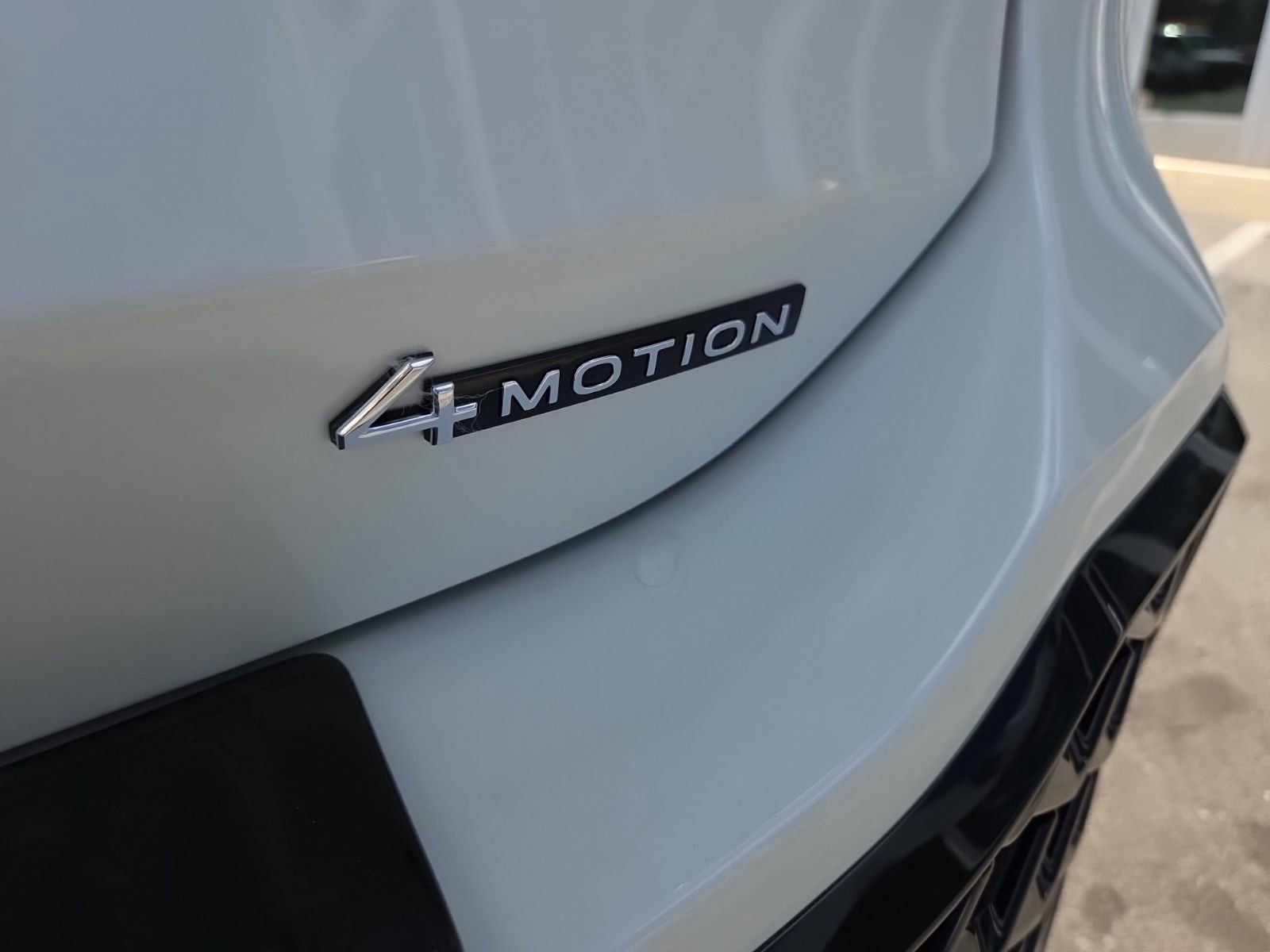 New 2026 Volkswagen Tiguan SE R-Line AWD/4WD image 13