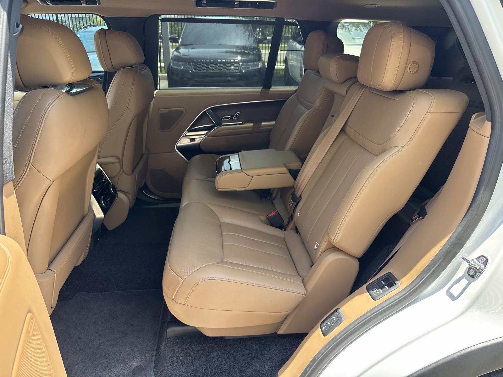 Certified 2025 Land Rover Range Rover Long Wheelbase SE AWD/4WD image 14