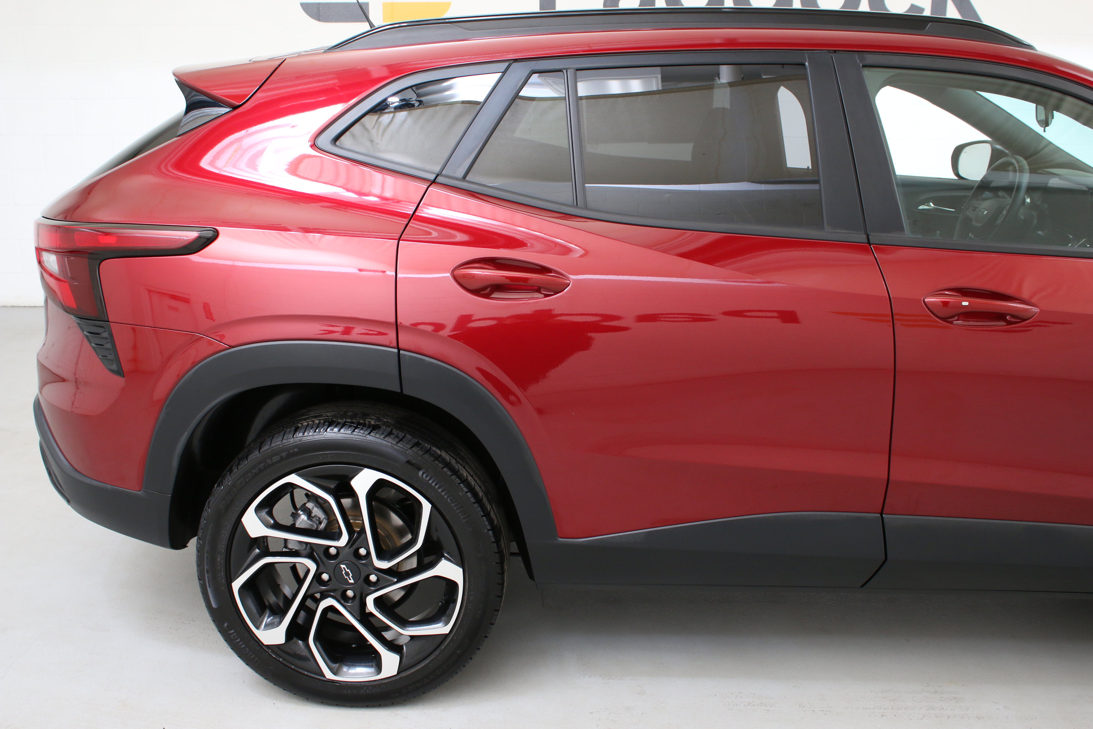 Used 2024 Chevrolet Trax RS w/ Sunroof Package image 9