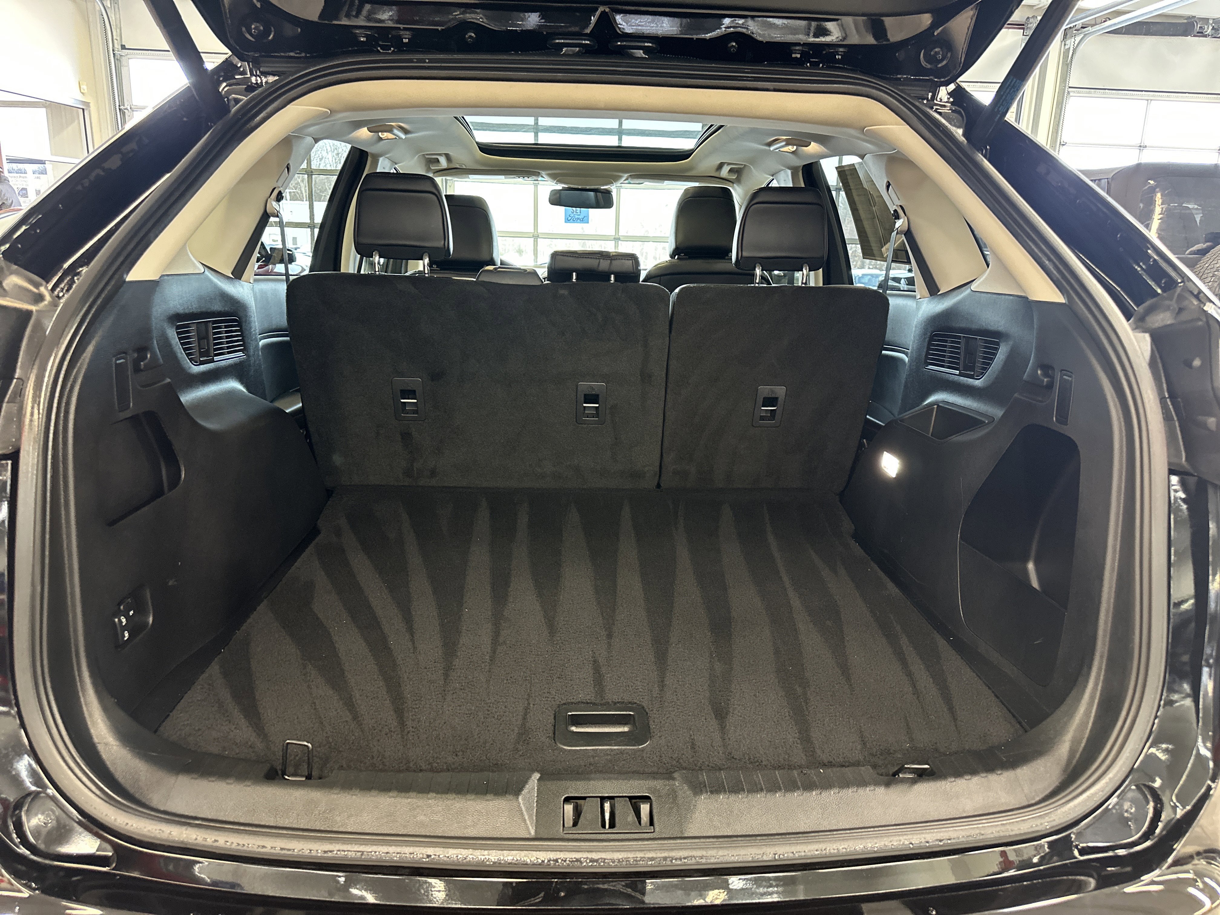 Used 2024 Ford Edge SEL w/ Convenience Package image 7