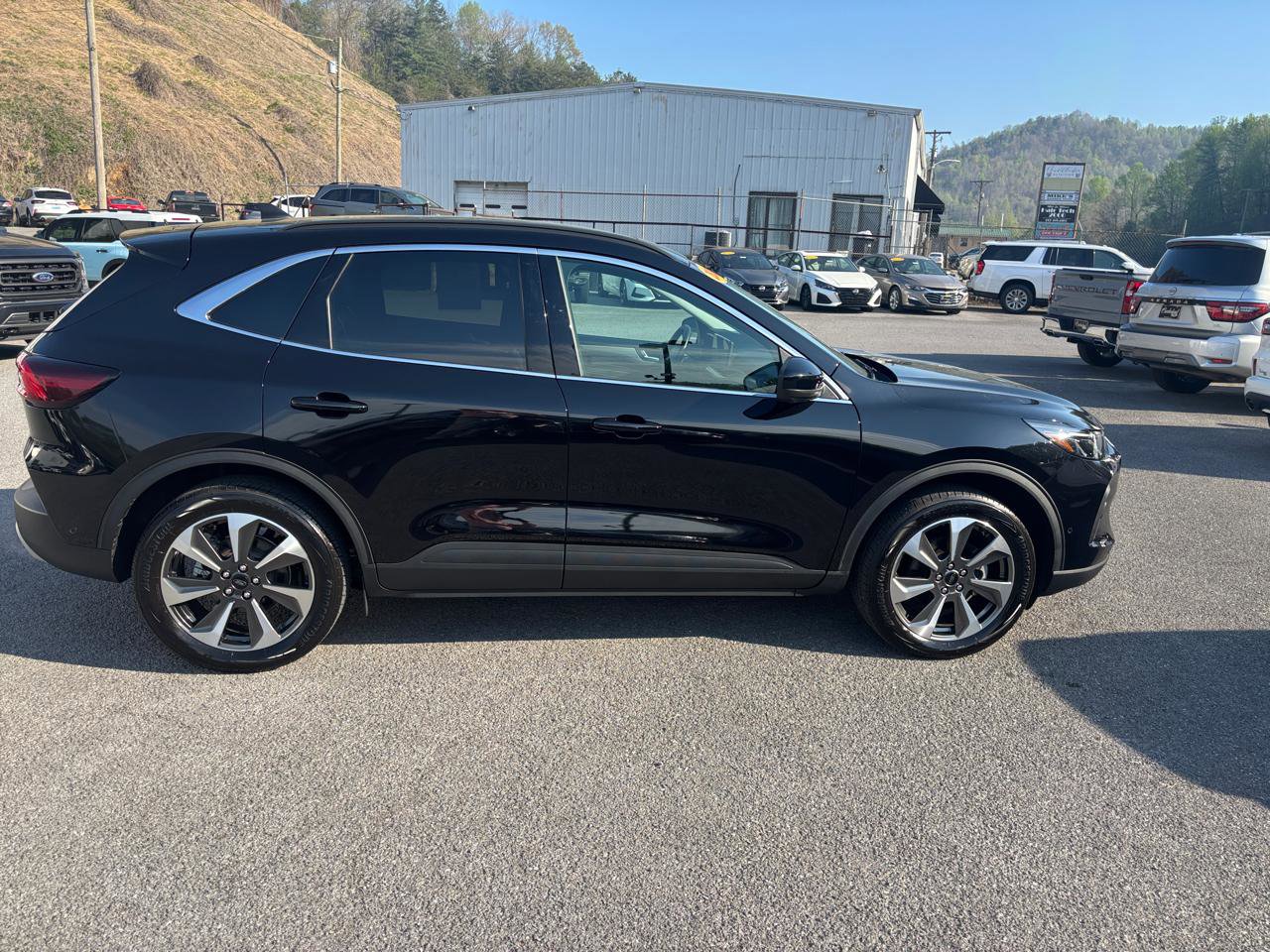 Used 2024 Ford Escape Platinum w/ Premium Technology Package image 7