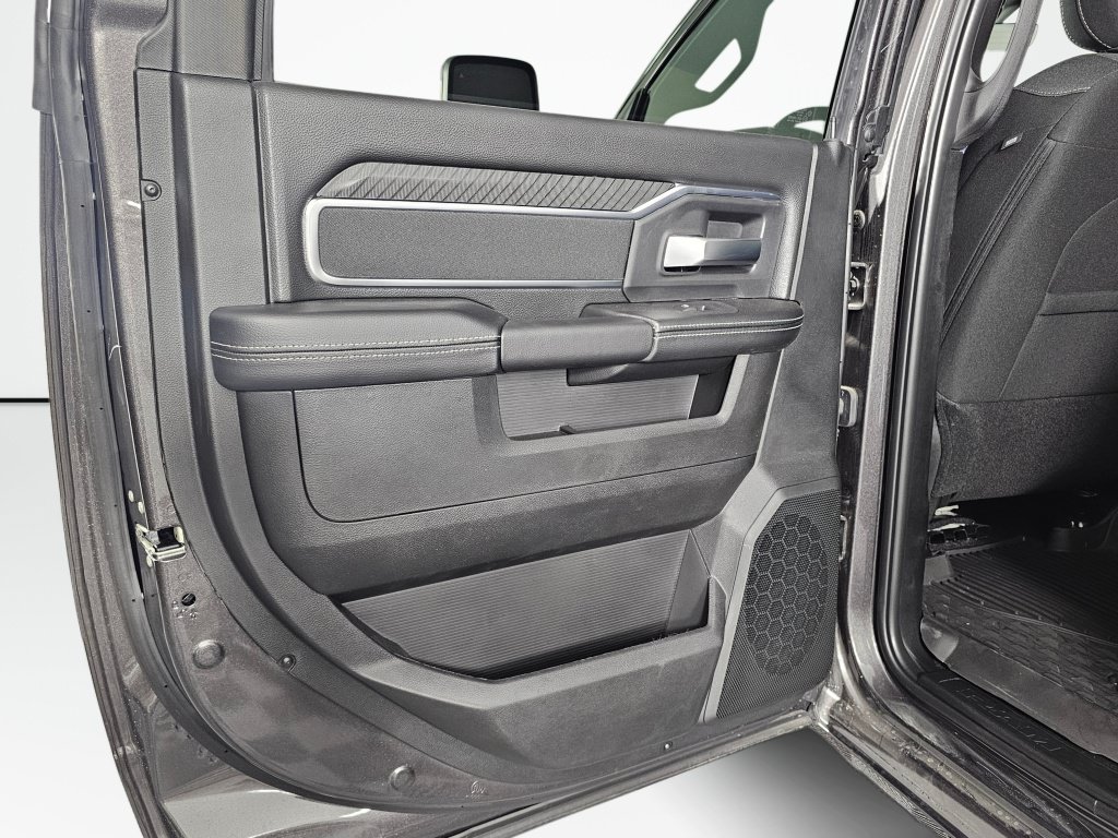New 2026 RAM 3500 Big Horn AWD/4WD image 32