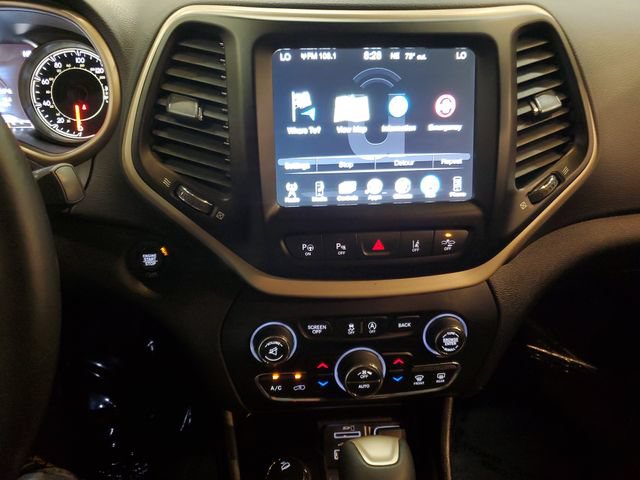 Used 2018 Jeep Cherokee Limited w/ Technology Group AWD/4WD image 18