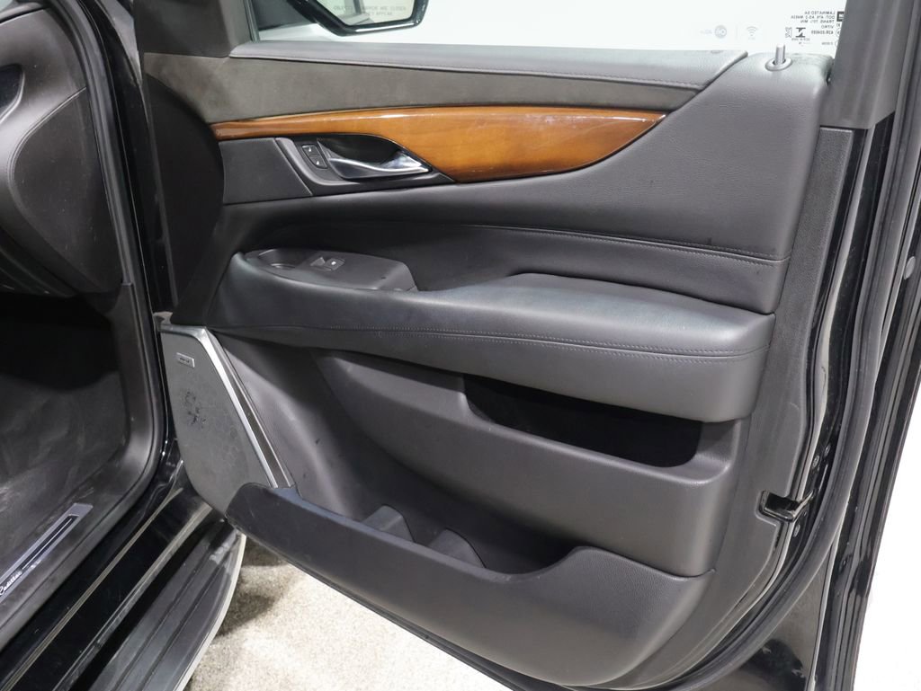 Used 2018 Cadillac Escalade ESV Premium Luxury AWD/4WD image 29