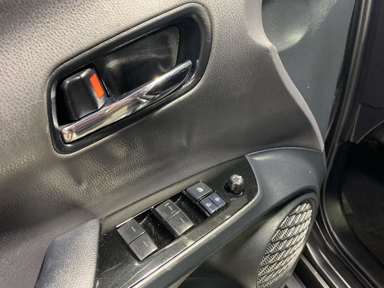 Used 2020 Toyota Prius Prime LE image 10