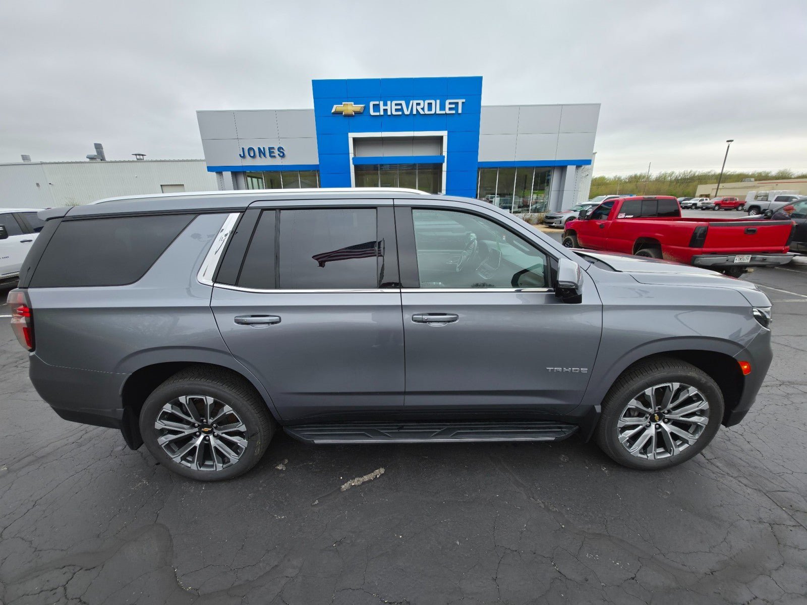 Used 2022 Chevrolet Tahoe LT w/ Luxury Package AWD/4WD image 6